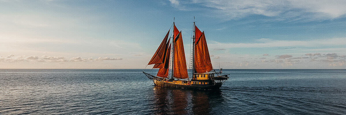 luxury sailboat Indonesia